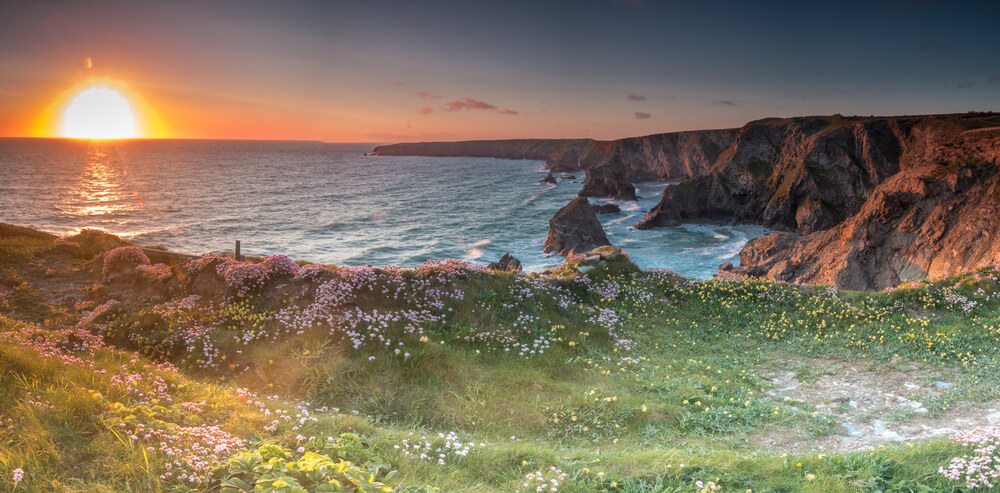 Západ slunce v Cornwallu.