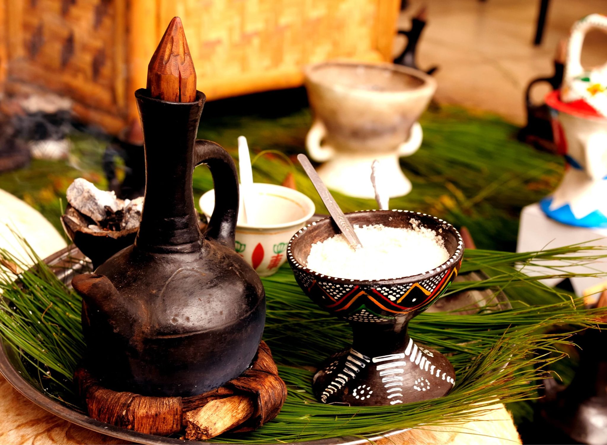 Tradiční servírování etiopské kávy