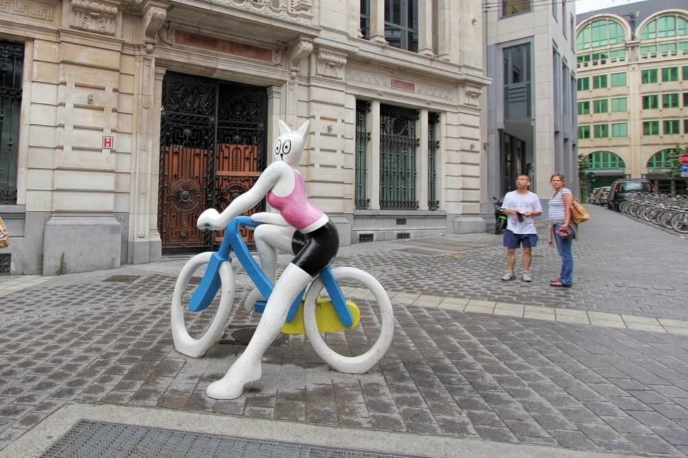Socha cyklistky v Bruselu