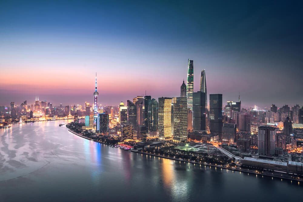 Noční panorama města Šanghaje