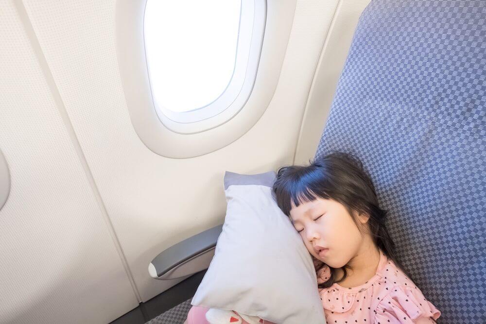 Unavené spící děvče v letedle