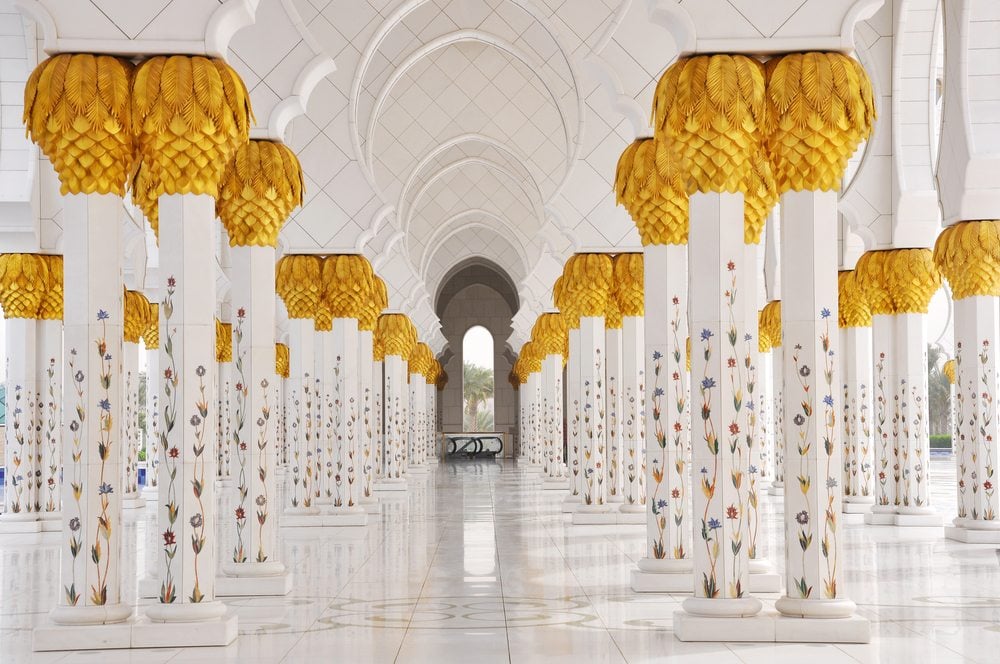 Interiér mešity šejka Zayeda