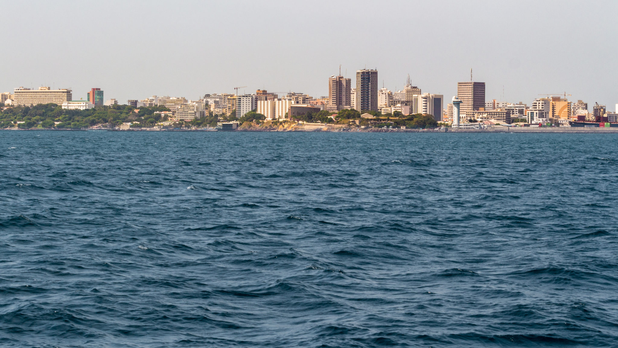 Pohled na Dakar z moře