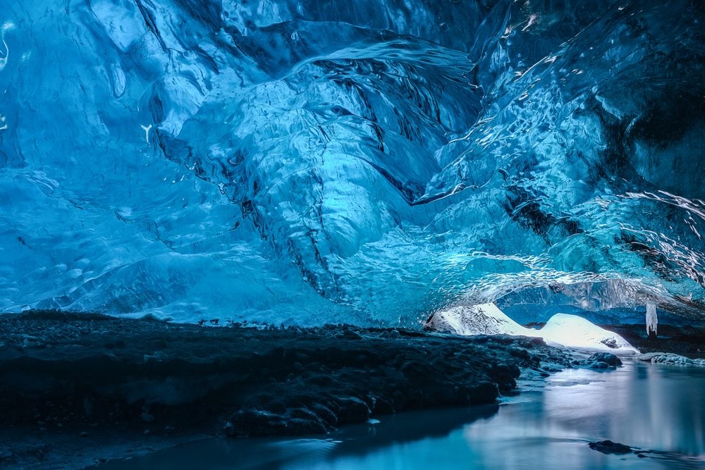 Ledové jeskyně na Islandu.