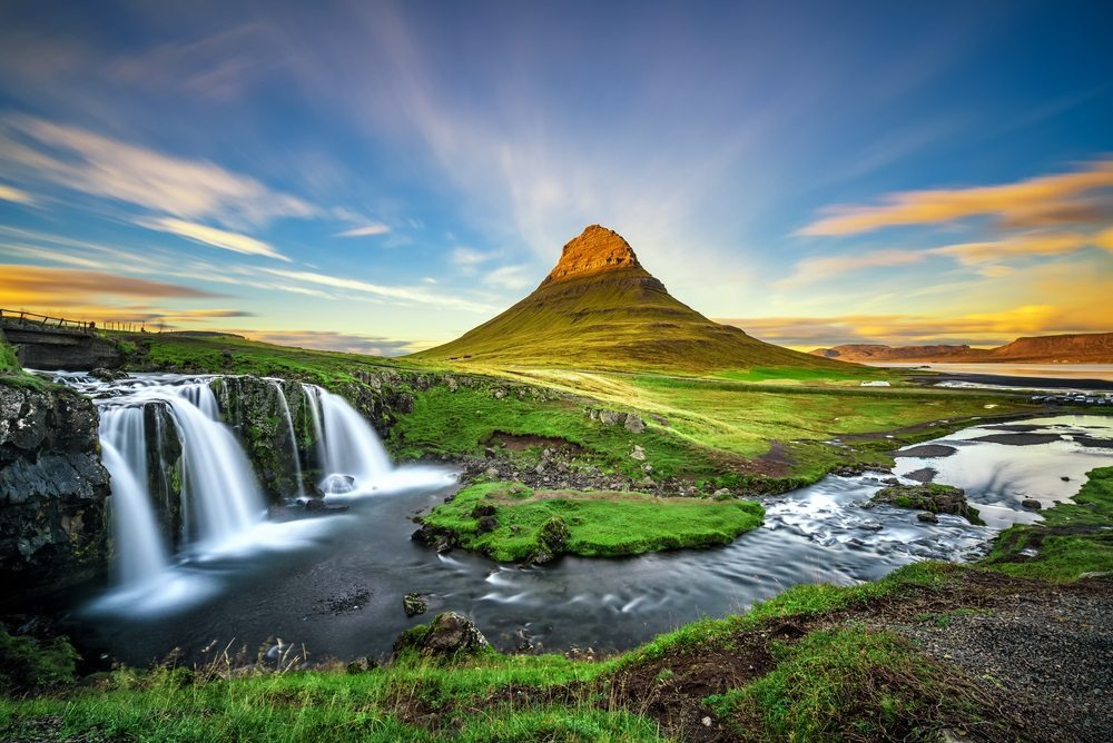 Vodopád Kirkjufell na Islandu.