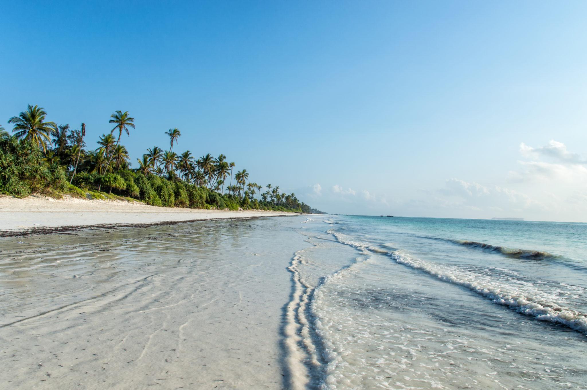 Opuštěná pláž na Zanzibaru