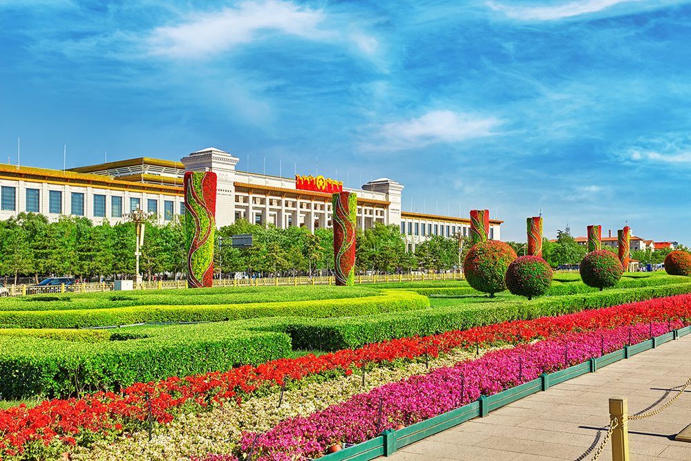 Rozkvetlé zahrady Čínského národního muzea.