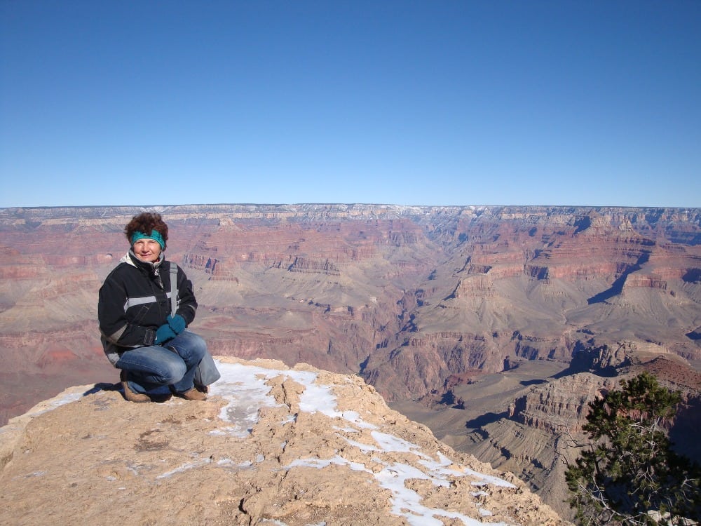 Žena u Grand Canyonu.