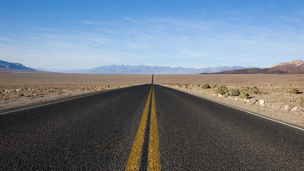 Cesta v Death Valley.