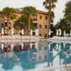 Bazén hotelu COOEE Serra Garden.