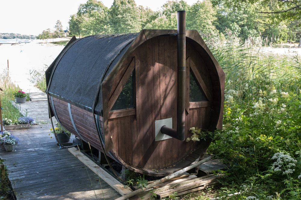 Ve Švédsku uvidíš nejrůznější typy saun na břehu řeky i jezera