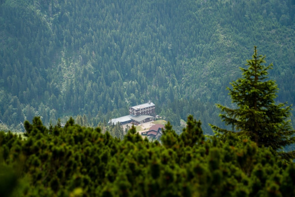 Pohled na hotel Srdiečko z kopce