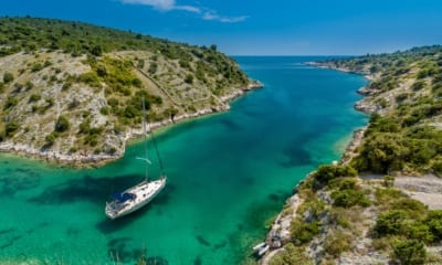Chorvatské útesy s mořem
