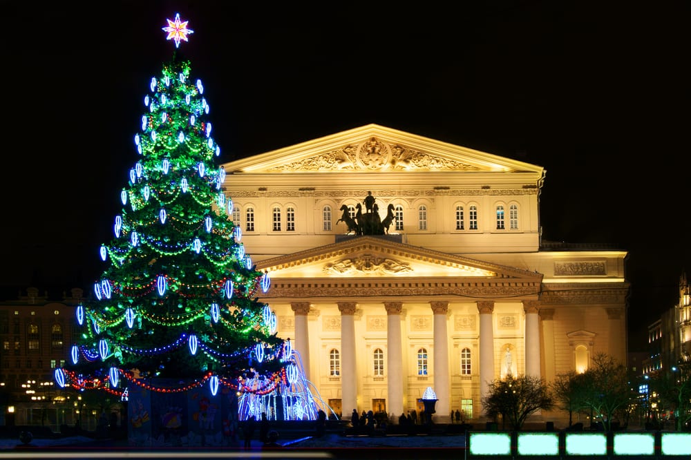 Bolsoy teatr v Moskvě s Vánočním stromečkem o ruských Vánocích