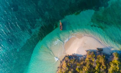 Moře u Zanzibaru, pláž