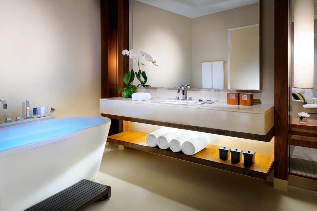 Koupelna v hotelu JW Marriott Marquie v Dubaji