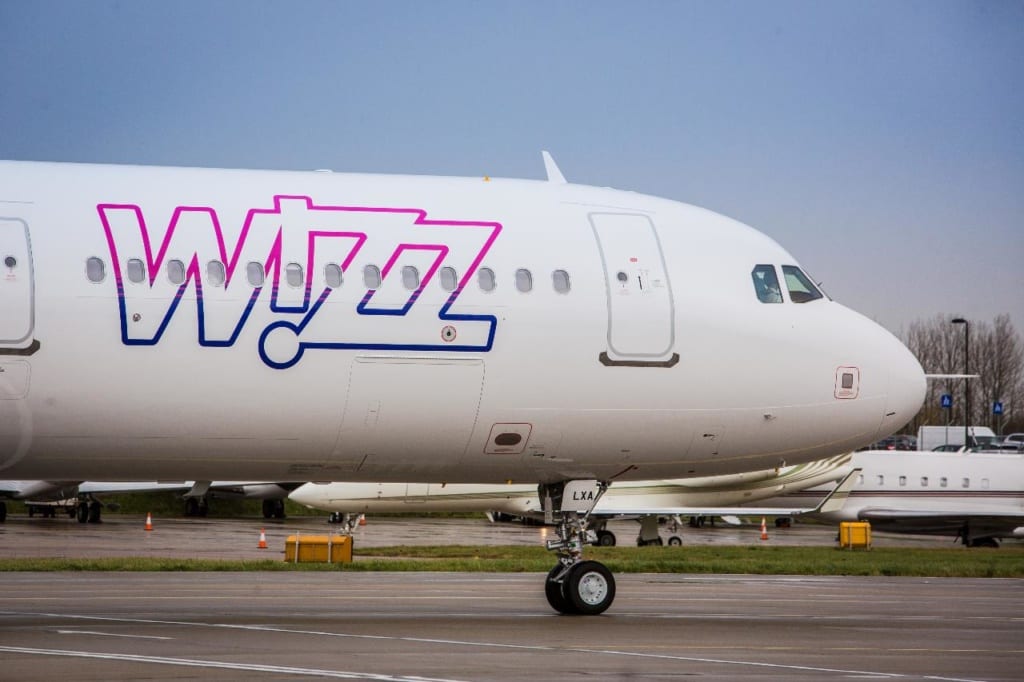 Letadlo Wizz Air na dráze