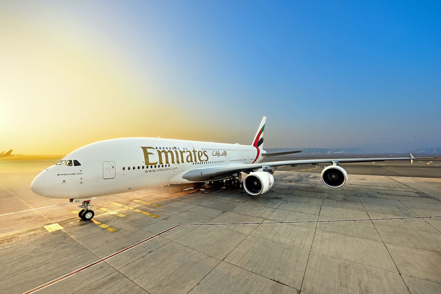 Airbus A380 Emirates s prémiovou ekonomickou třídou směřuje do Londýna