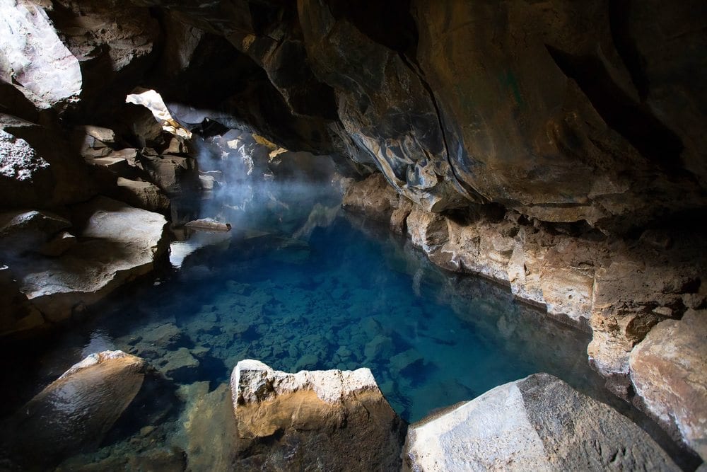 Grotagja jeskyně na Islandu