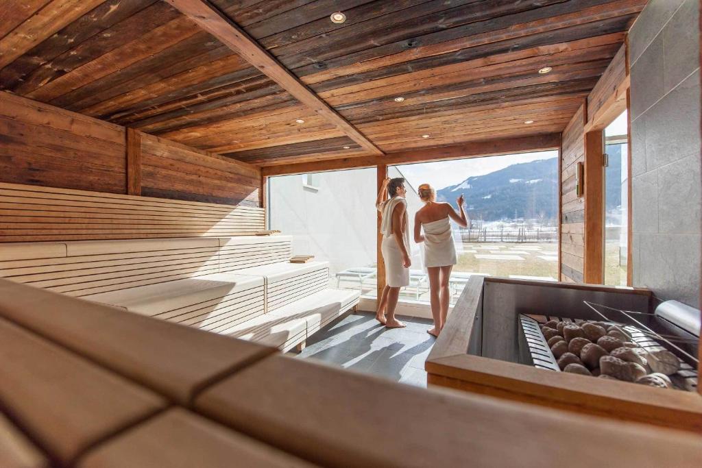 Tauern Spa Hotel sauna s výhledem