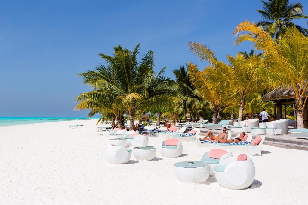 Meeru Island Resort Maledivy pláž