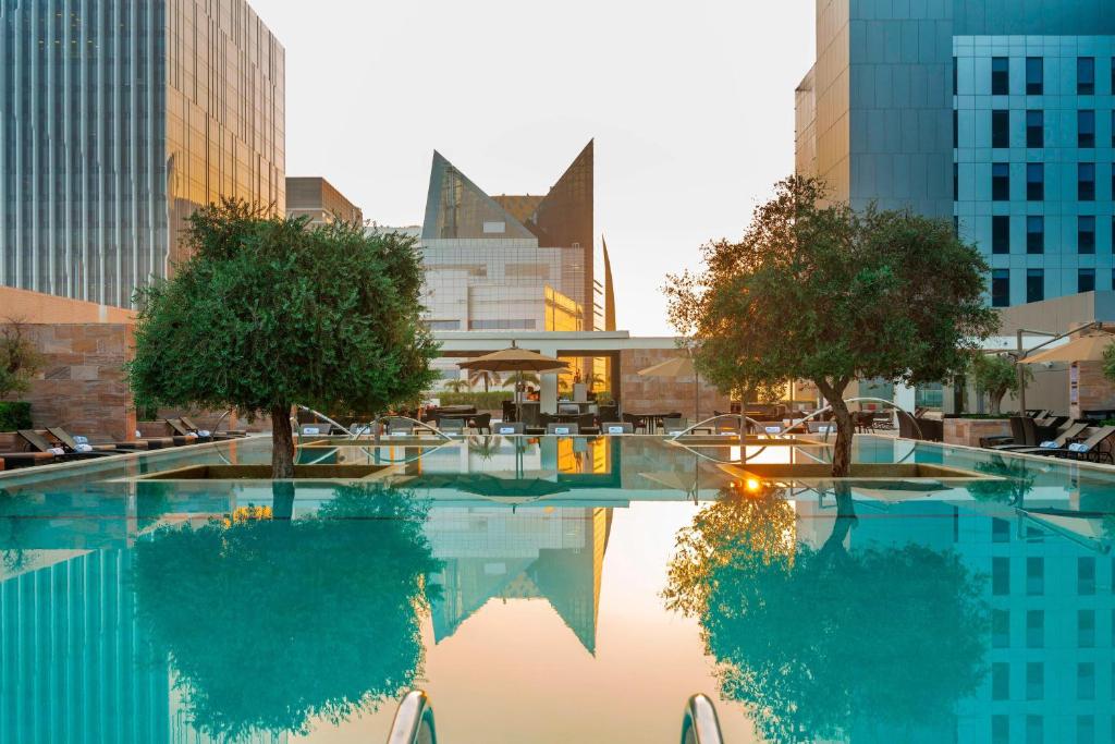 Aloft Abu Dhabi hotelový bazén