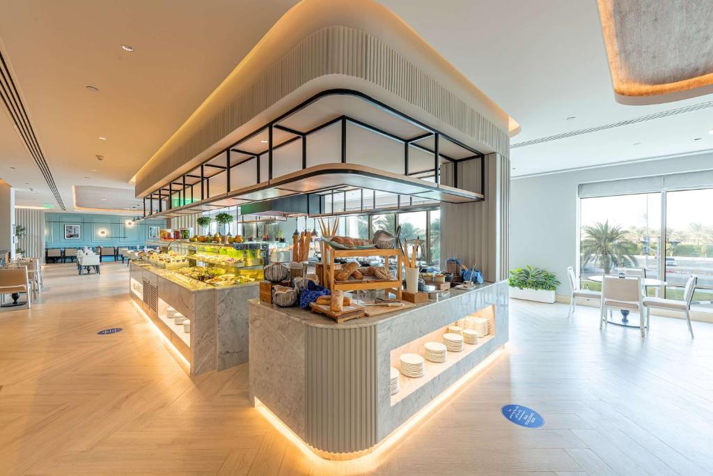 Abu Dhabi Radisson Blu Hotel snídaně