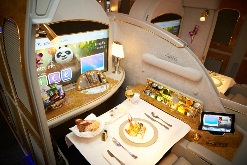 Emirates first class jídlo