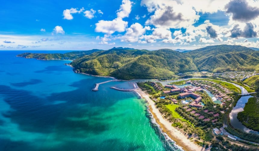 pecky-clanek-uvodni-fotka - 2025-10-27T134246.107 Z Prahy až na „čínskou Havaj“ na palubě SCAT Airlines – letenky za 14 290 Kč