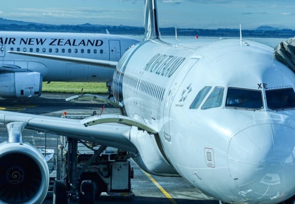 Economy, ale s postelí: Air New Zealand zavádí „Skynest“ spací kapsle
