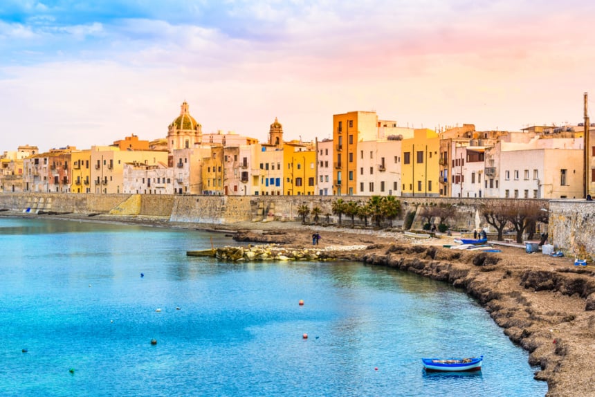 Trapani,Panoramic,View,Of,Harbor,,Sicily,,Italy. Trapani: Sicílie s tyrkysovým mořem a nejkrásnějšími výhledy (z Bratislavy od 1 000 Kč)